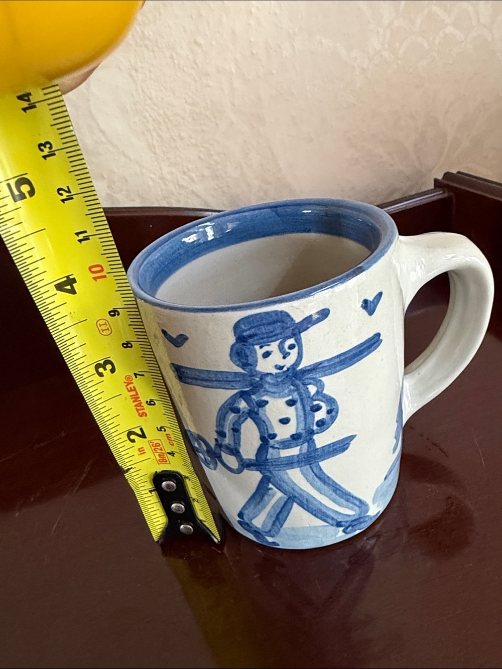 MA Hadley skier mug - Picture 4 of 9